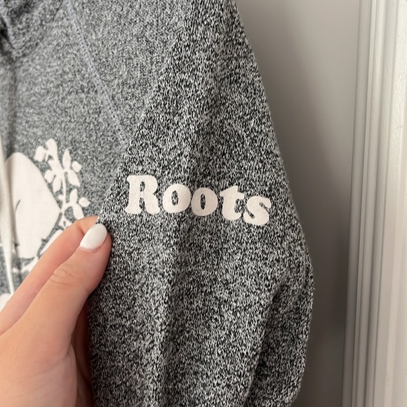 Women’s Roots Boston Gray Sweatshirt Size Small - Picture 5 of 8